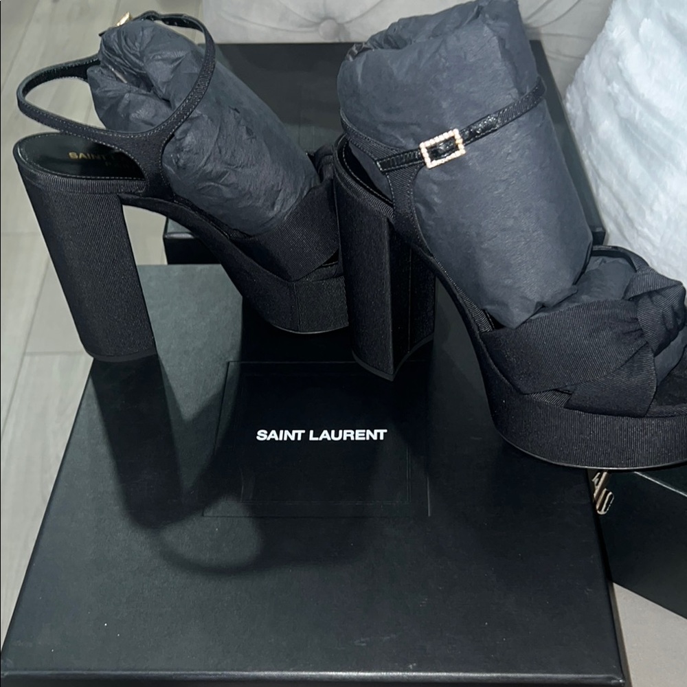 Saint Laurent BIANCA PLATFORM SANDALS IN SMOOTH LEATHER
BLACK